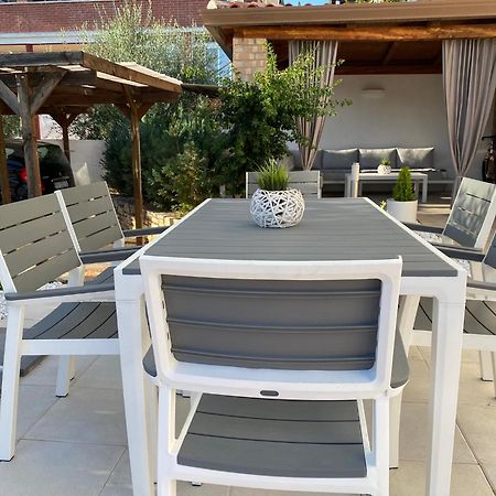 Novigrad Istria Apartments Roberta מראה חיצוני תמונה