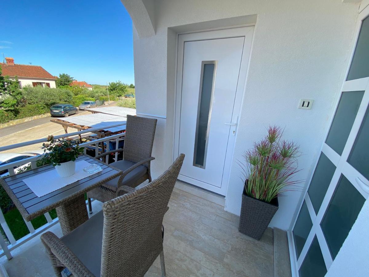 Novigrad Istria Apartments Roberta מראה חיצוני תמונה