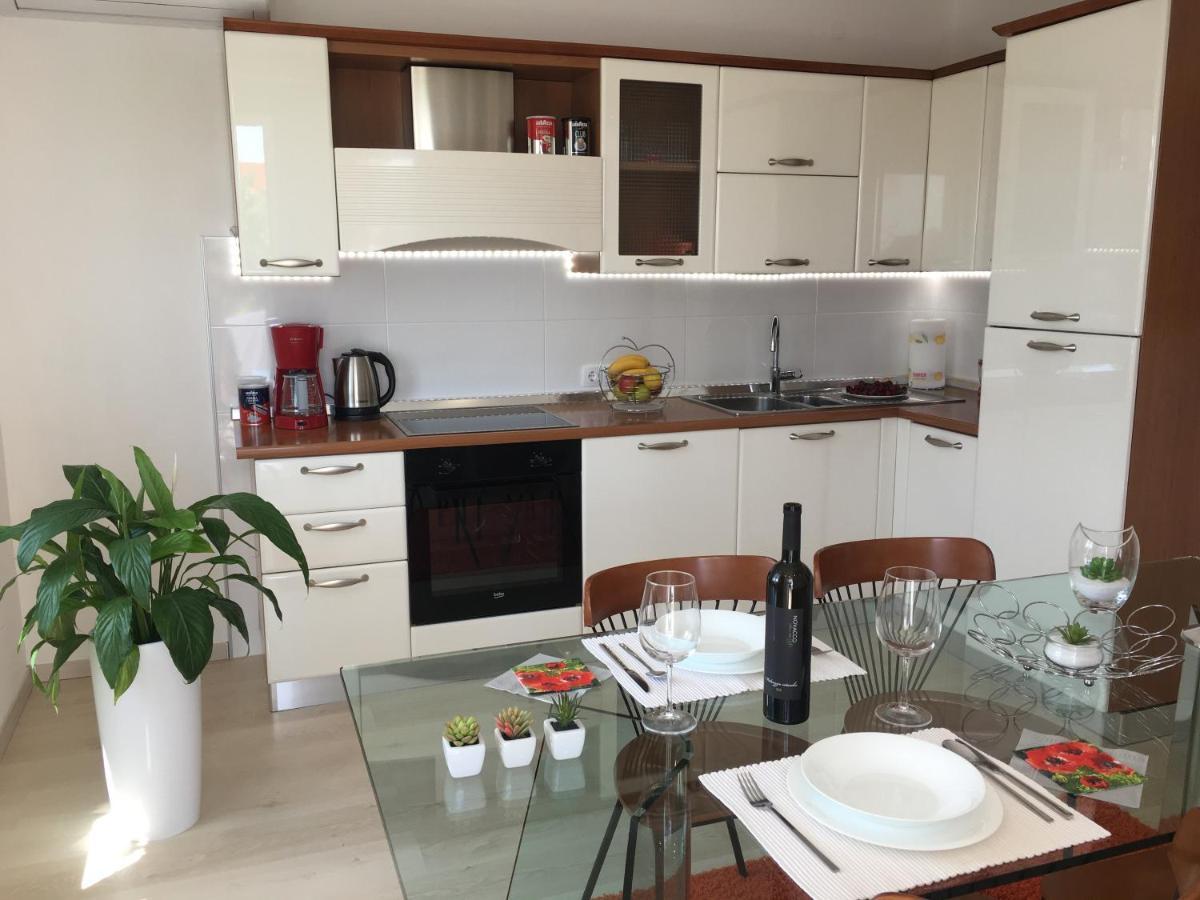 Novigrad Istria Apartments Roberta מראה חיצוני תמונה