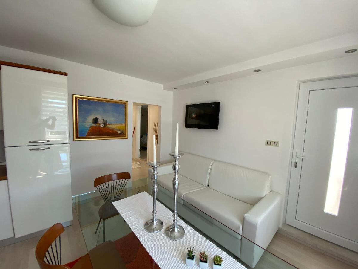 Novigrad Istria Apartments Roberta מראה חיצוני תמונה