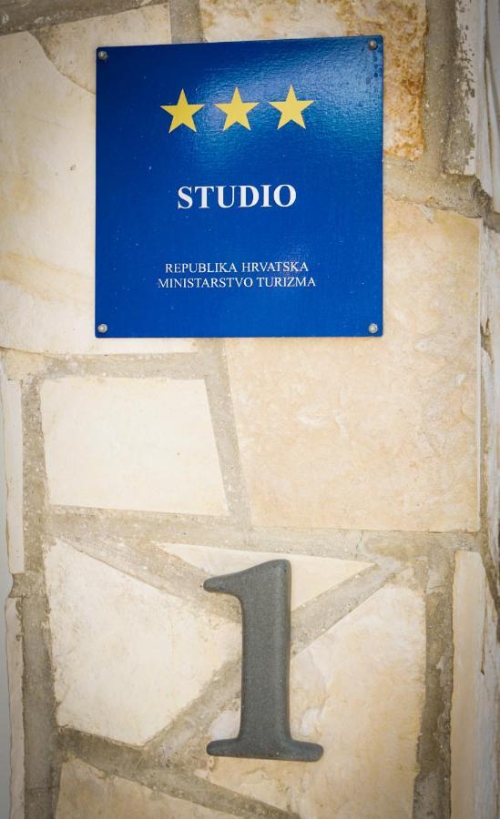Novigrad Istria Apartments Roberta מראה חיצוני תמונה